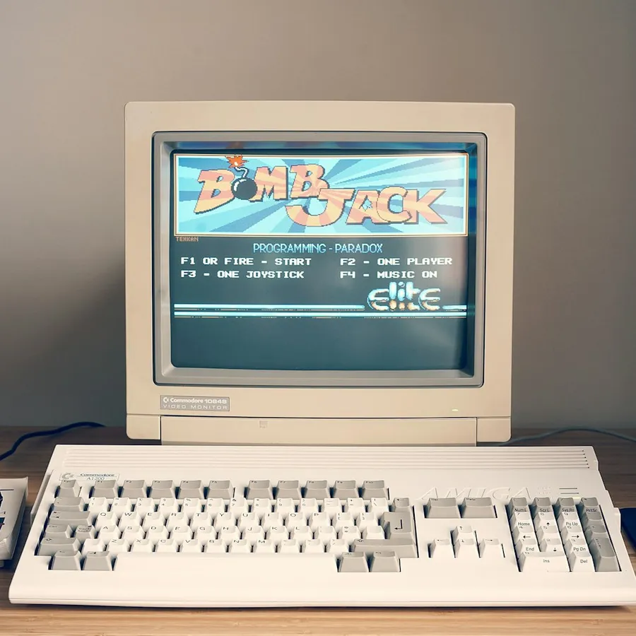 Ordenador Commodore 64 con teclado clásico, representando las técnicas y principios que siguen funcionando